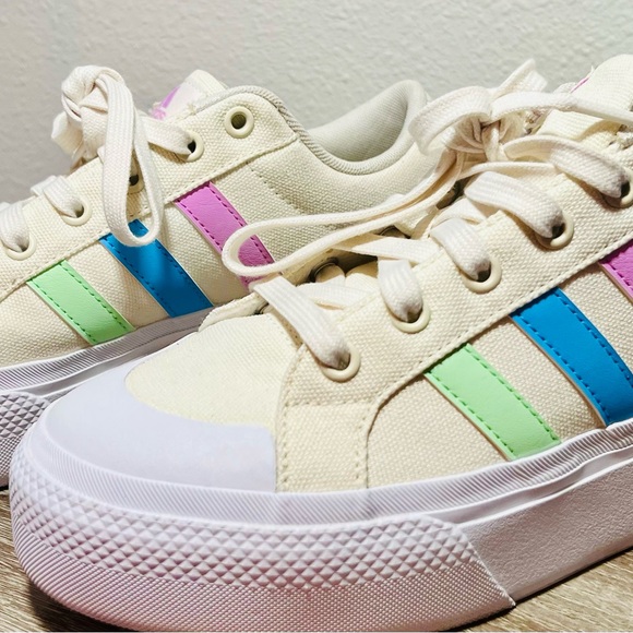 Adidas Bravada 2.0 Platform - Size 8 - Picture 3 of 8